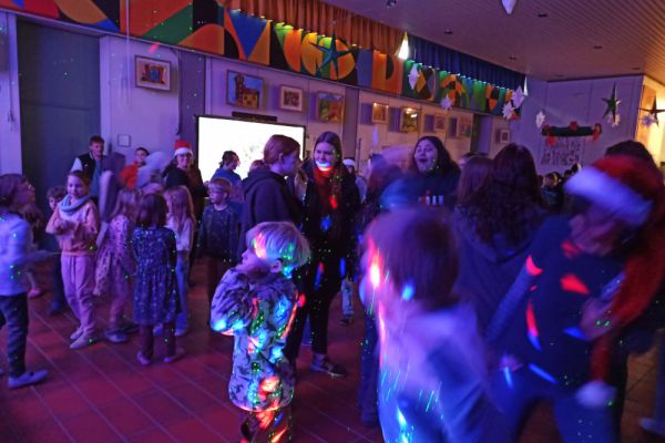 23-12-weihnachtsdisco-5DBF57D7B-E5B4-C4CF-F8EE-2B87EC9E5D31.jpg