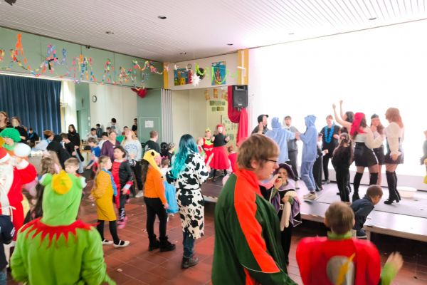24-02-fasching-11A64D8307-9520-C43F-DC4F-C3DA087A64ED.jpg