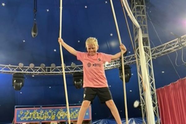 24-05-zirkus-10A9BF1330-7186-A520-30AC-34617FD27497.jpeg