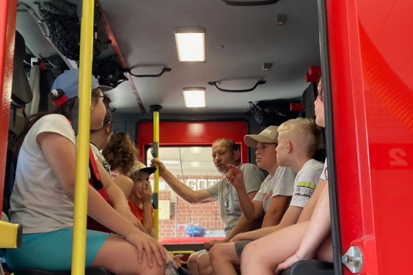 24-06-besuch-bei-der-feuerwehr-473C48E0F-BA67-737E-BAAE-82597151D256.jpeg