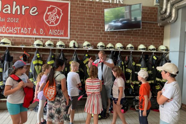 24-06-besuch-bei-der-feuerwehr-61D5891CF-FF23-51CC-3010-35C3236F0063.jpeg