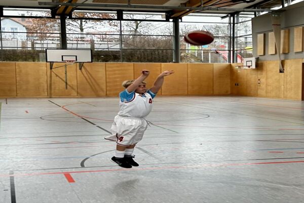 25-04-basketball-3-spieltag-15404188D6-6238-127E-47F9-E6733E177F23.jpg