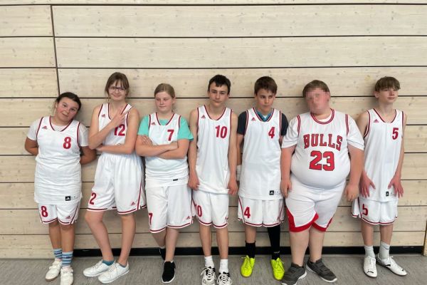 basketball-ll-2C95B7CDD-8DD7-23DC-A466-32B5C8CFDABB.jpg