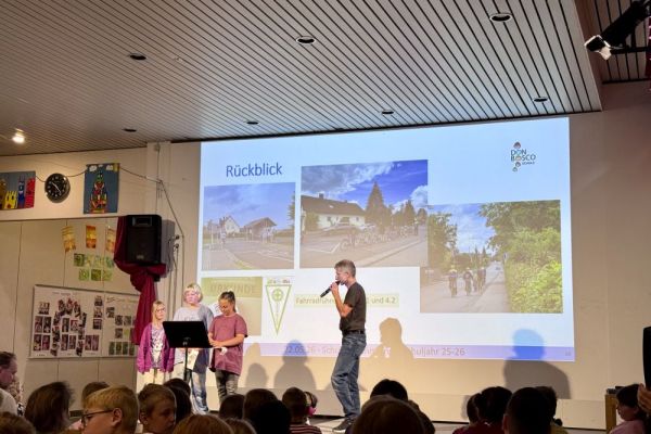 26-05-schulversammlung-029668FDDB-3D31-6368-3102-1C42B47A4FC0.jpg
