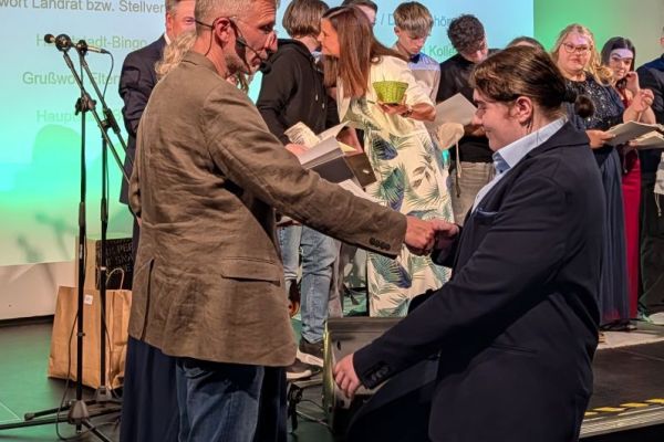 26-07-abschlussfeier-1629922897-9A68-39DF-30F4-B8ADB13C3603.jpg