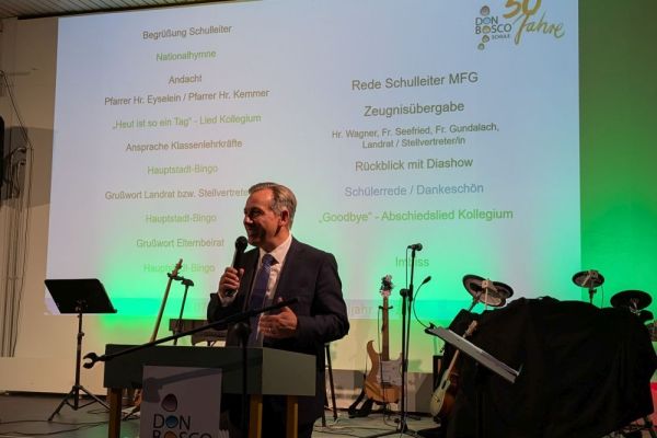 26-07-abschlussfeier-23C308C520-9D8A-9EA4-A645-149ED2BAD959.jpg