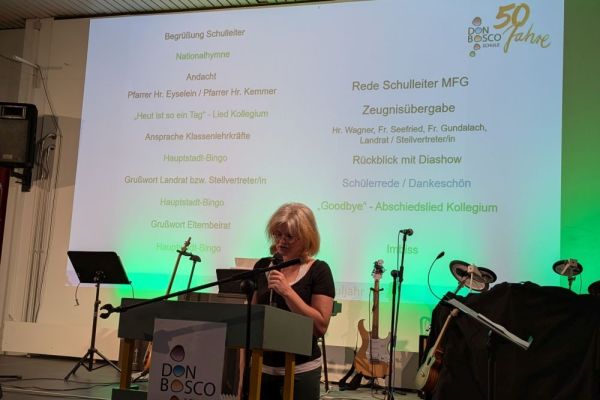 26-07-abschlussfeier-247F1B1E93-E1E8-71A7-1CA3-7C3CC8508149.jpg