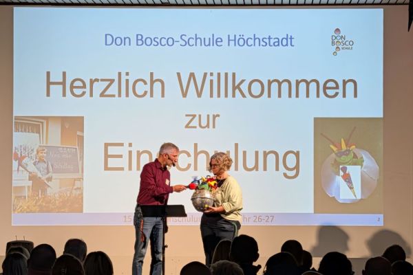 26-09-einschulungsfeier-18EF1BCAA-9F24-02E2-29F6-17C2970DFF47.jpg