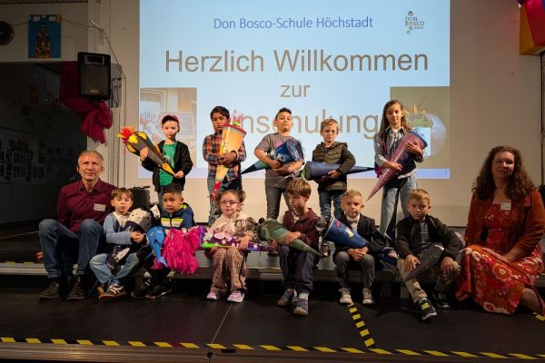 26-09-einschulungsfeier-2C36AC116-B076-8497-9813-5A8D230A69E0.jpg